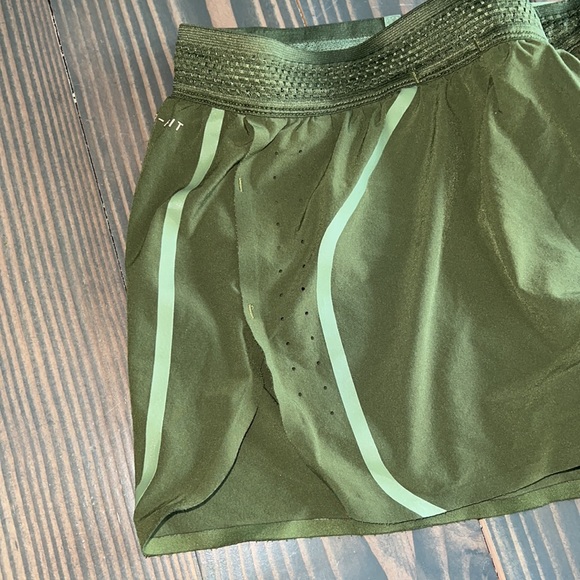 Nike Dri-Fit Green Running Shorts Seemless drawstring Medium - Picture 7 of 8